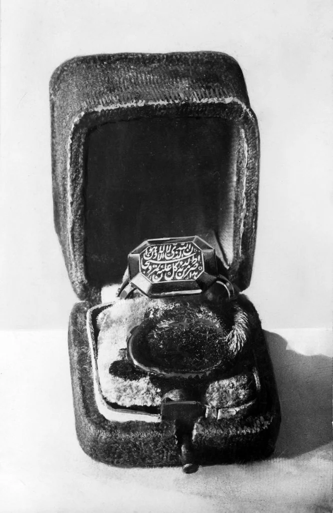 The Báb’s signet ring.