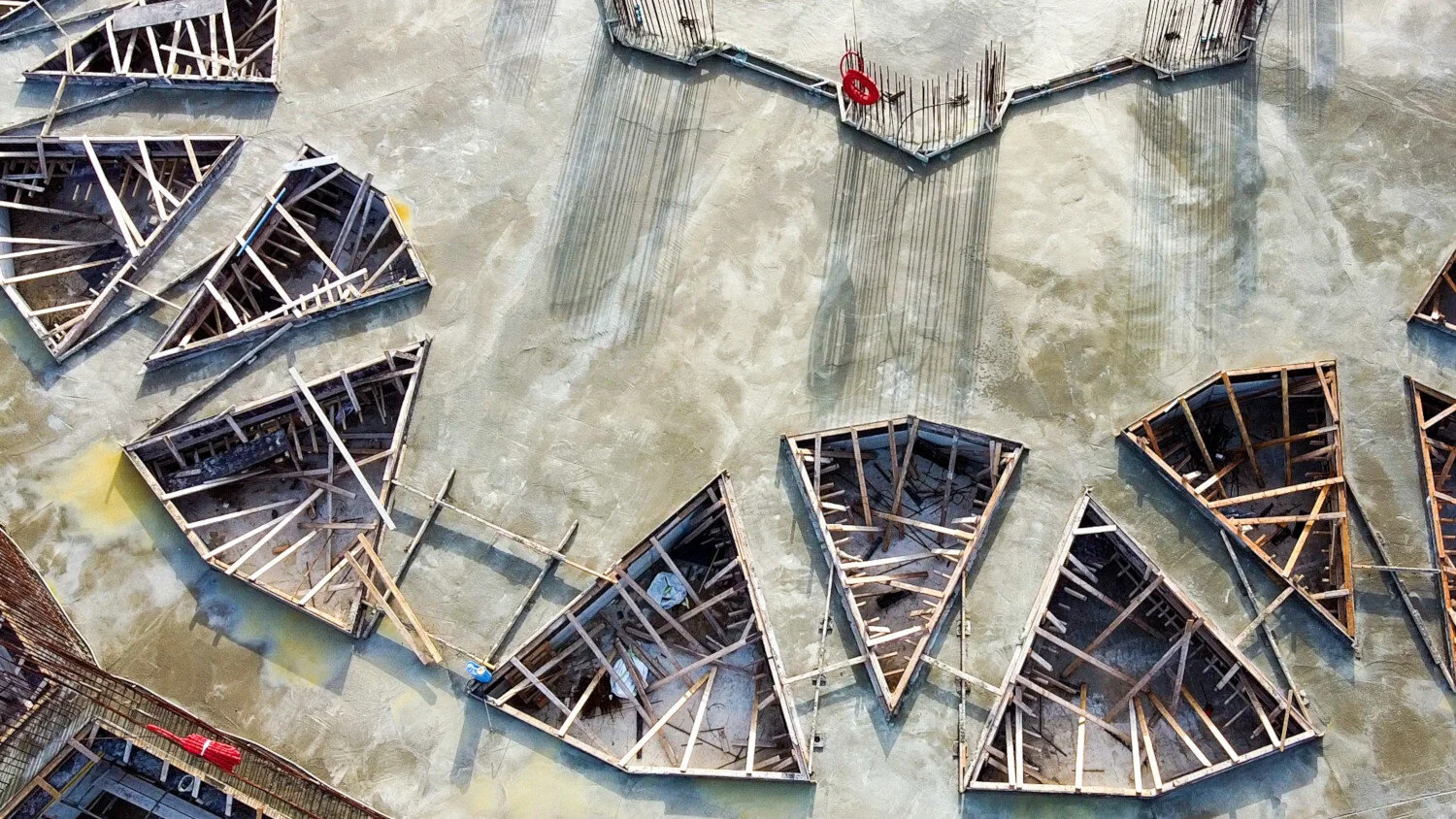 Shrine of ‘Abdu’l-Bahá: Completion of floor slab for main edifice marks major milestone