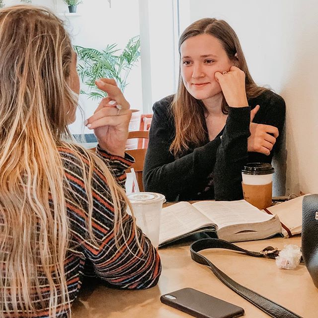 Perfect place to meet with a friend... or alone... or just to stop in for some incredible coffee 😁 happy Monday! .
.
.
.
atxcoffee #thirdwavecoffee #atxeats #atxlife #atx #austincoffee #austintx #atxfall #atxlove #wintermenu #latte @djchloe  @isabel