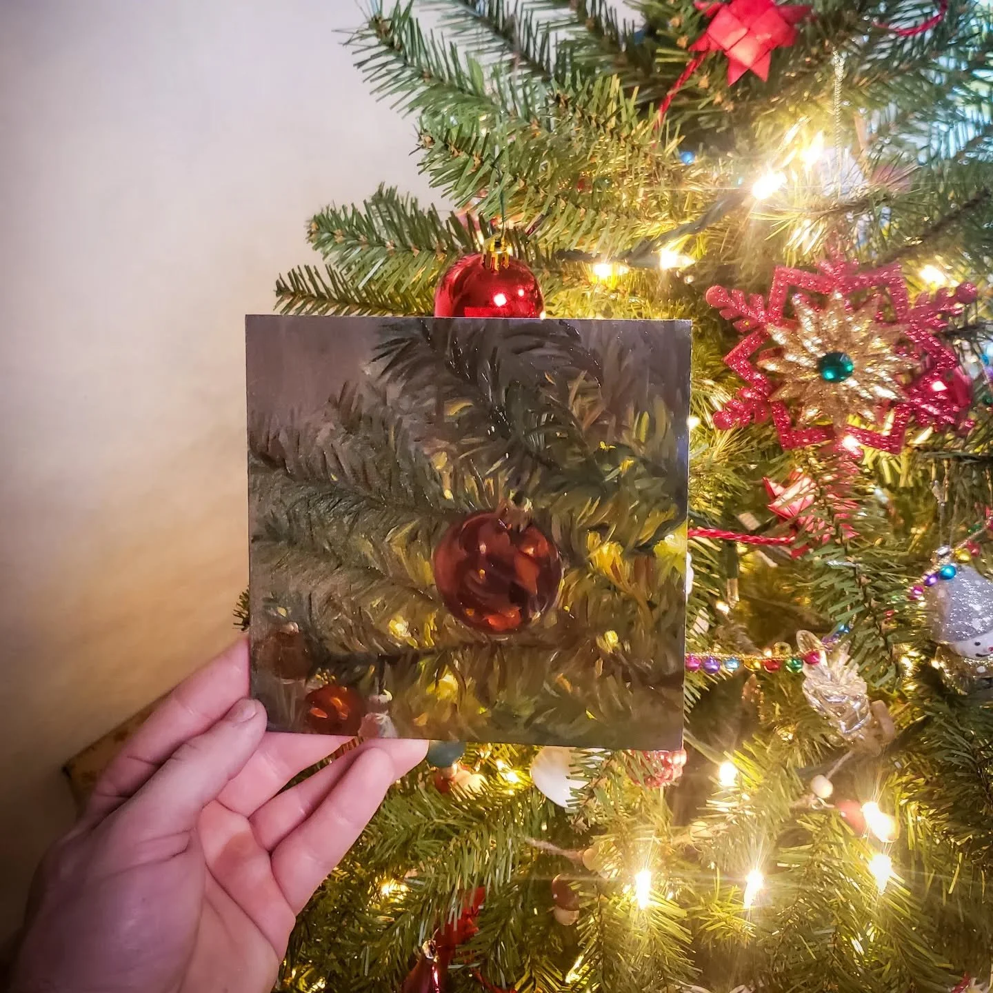 Merry Christmas, Yule, and Happy New Year everyone! Painted this tiny holiday treat today. Here to the 2026 🍻
 
 
#merrychristmas2026 #happynewyear2026 #yule