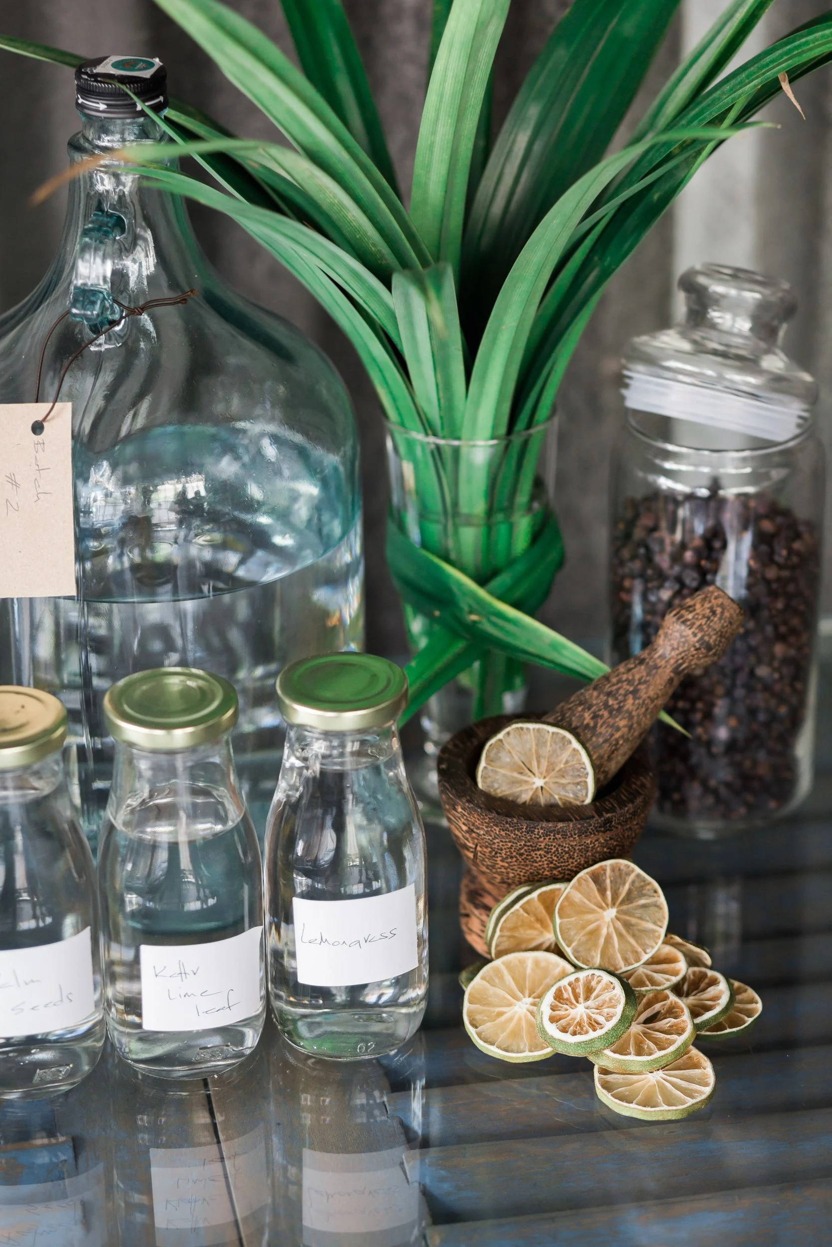 seekers-small-bottles-process-gin-distillery-spirits-banner.jpg