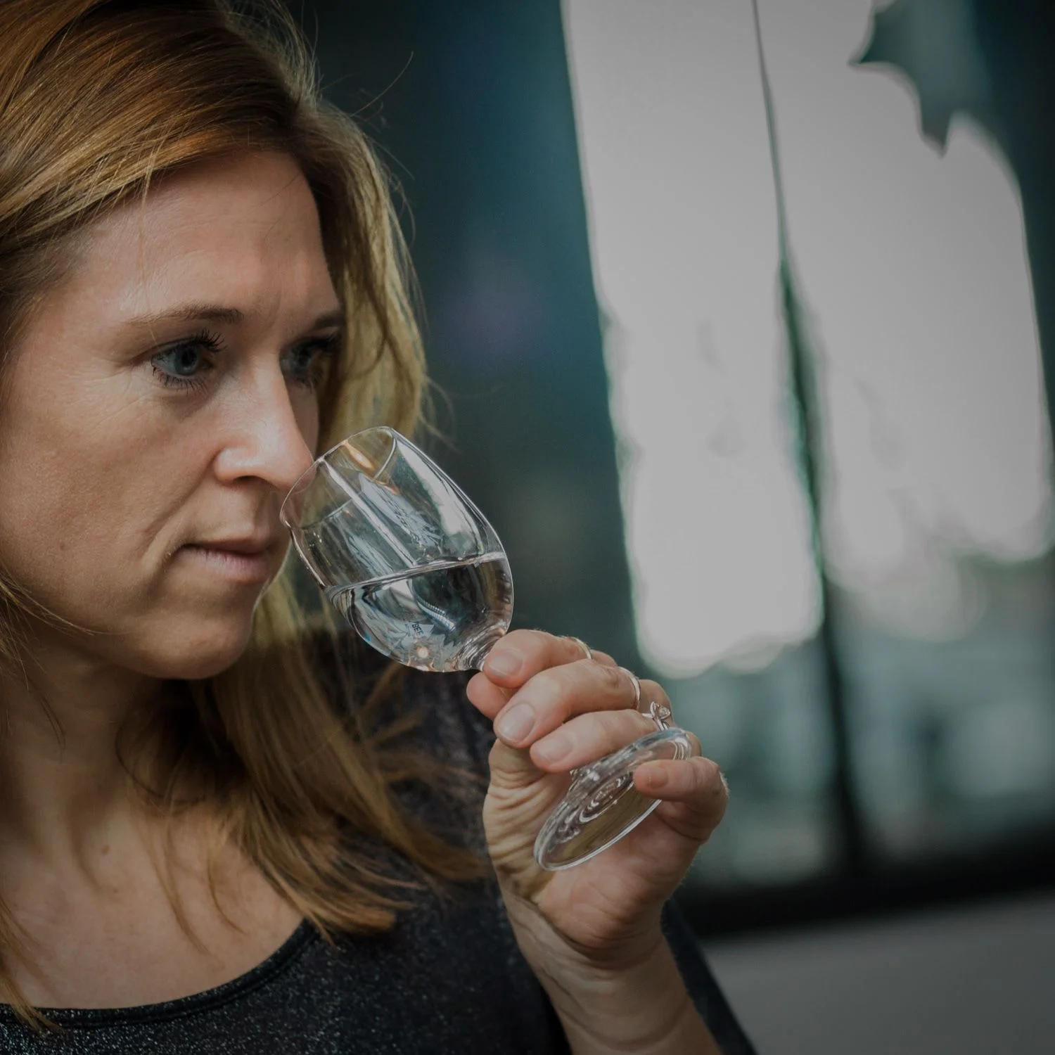 seekers-tania-tasting-gin-distillery-tile-story.jpg