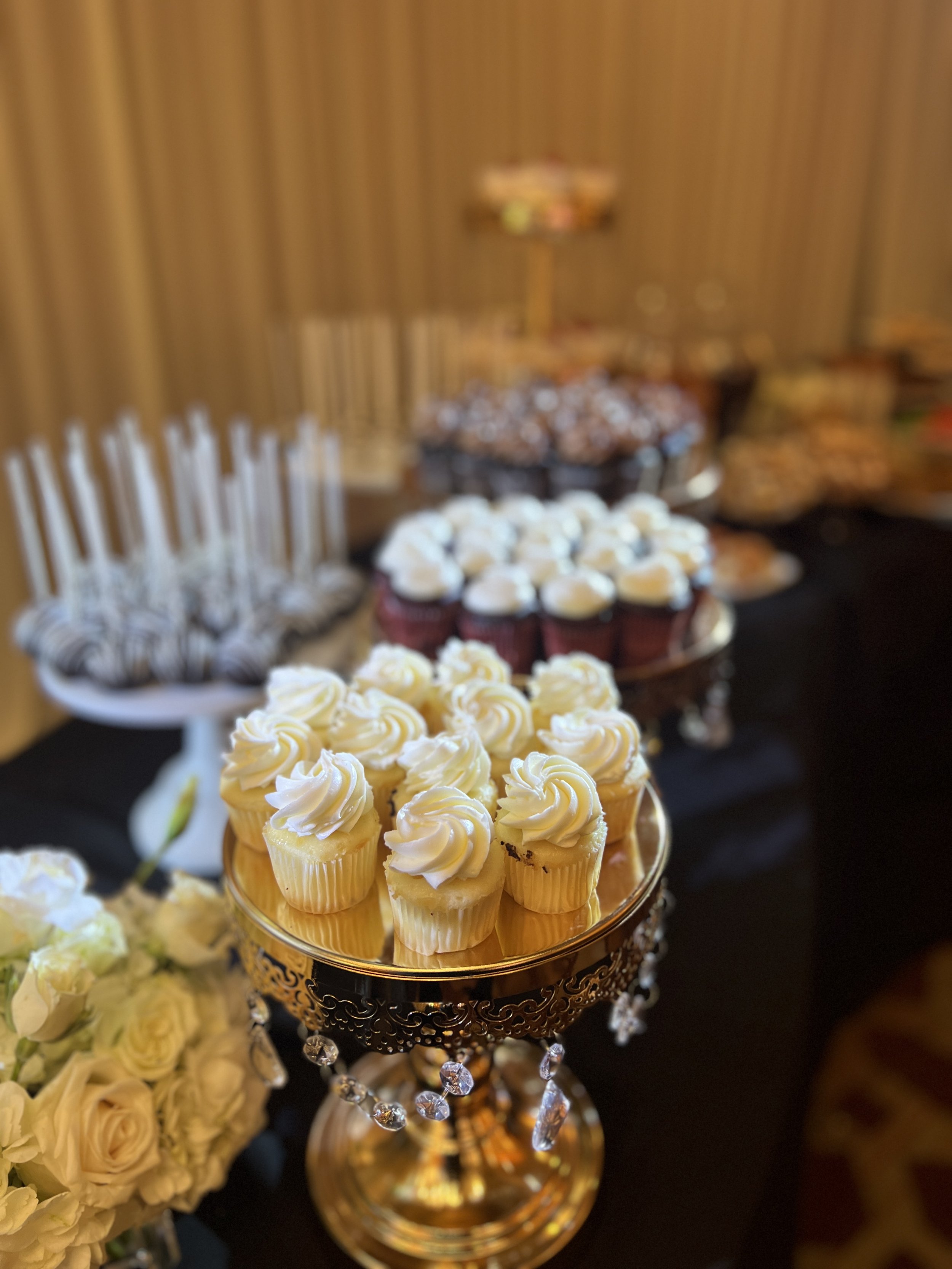 Mwokaji Cakery Dessert Table .jpg