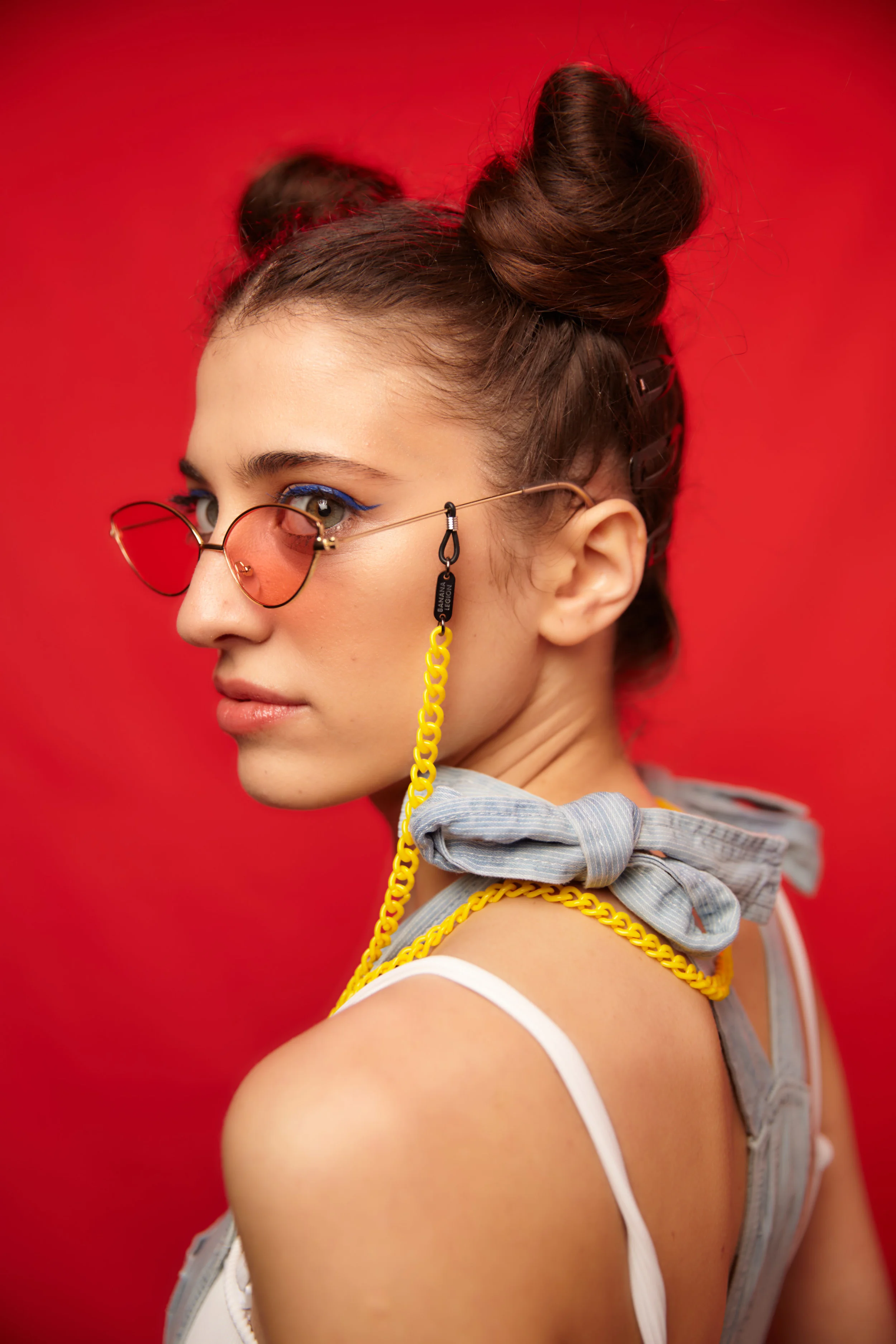 "Marissia" yellow sunglasses chain