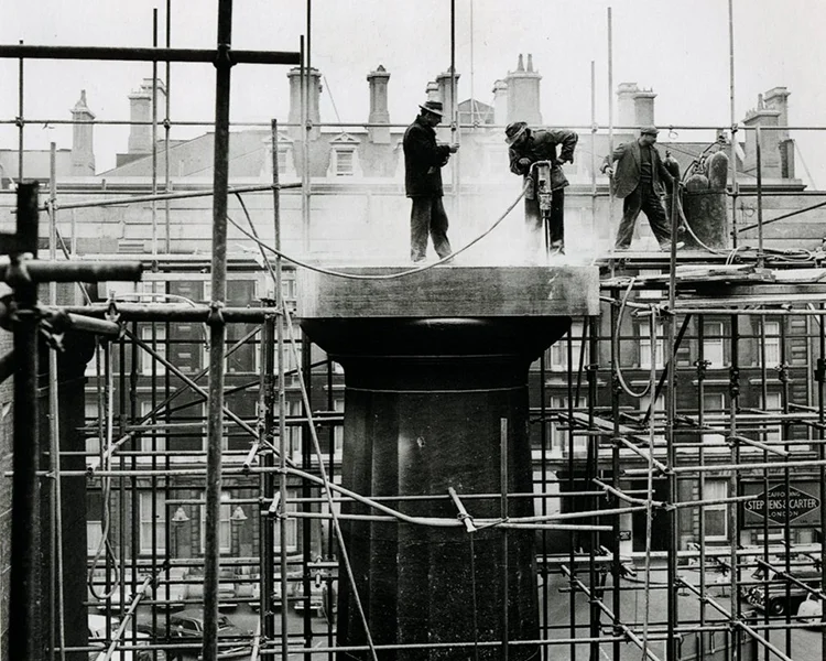 Destruction of the arch in 1962.