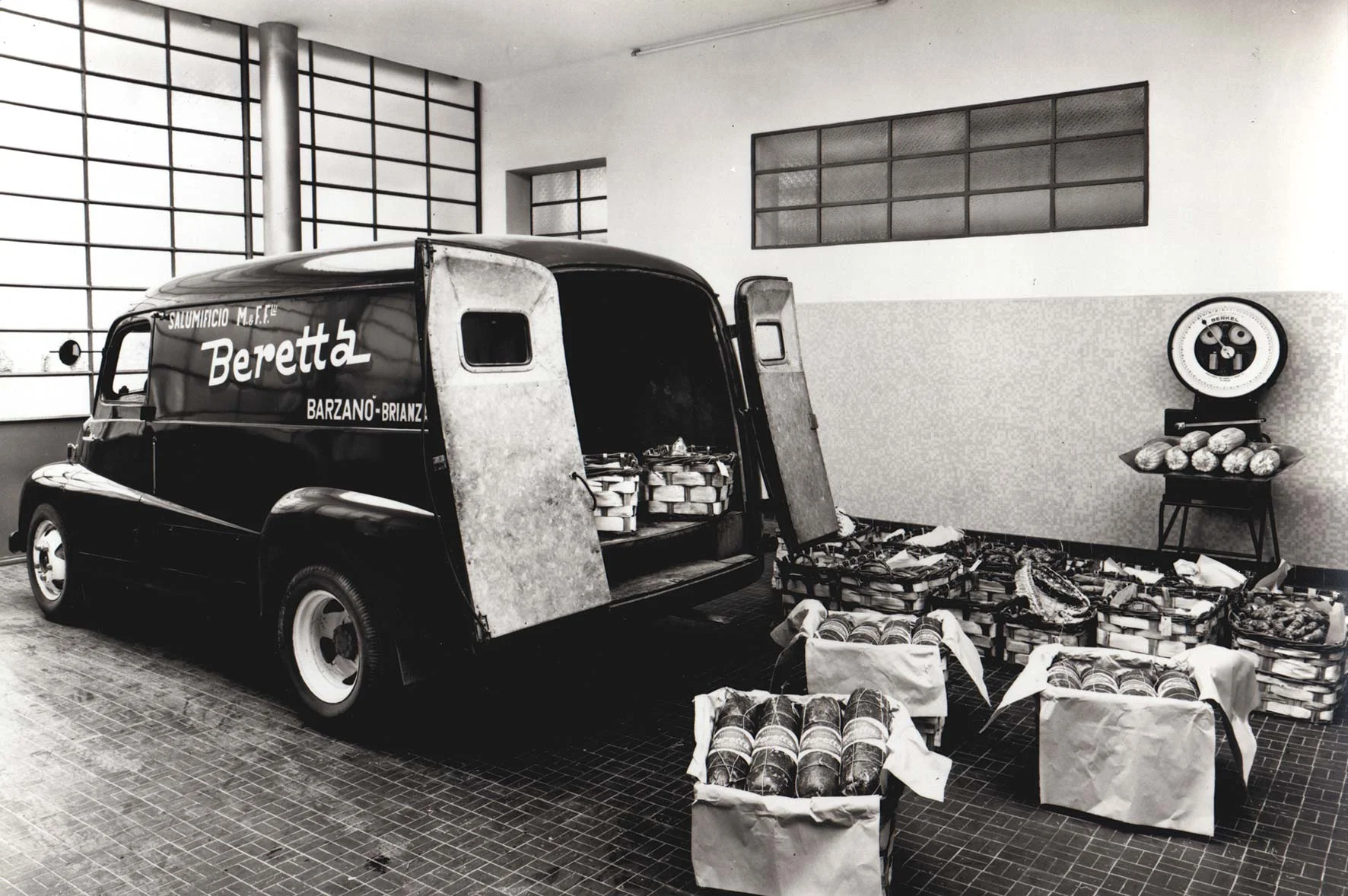 camioncino-con-prodotti_gastro-worldwide.jpg