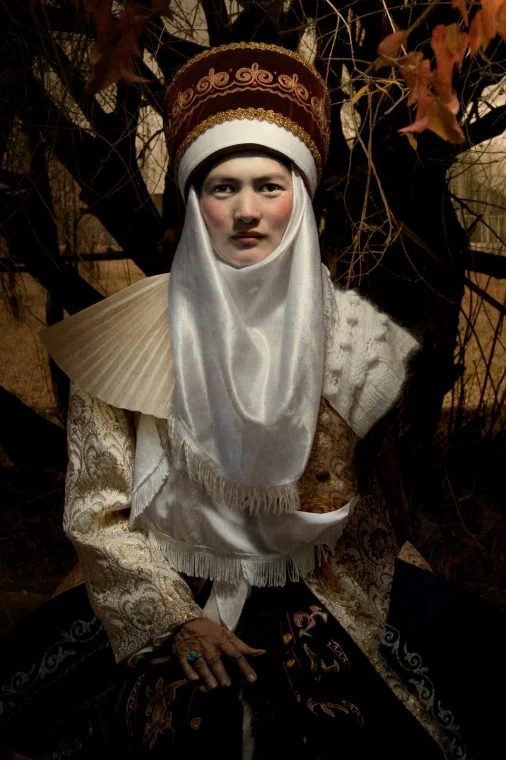 white_shola_under_tree_130x861.jpg