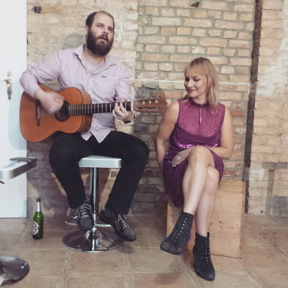 Performing in Berlin. Singing Acoustic Live.