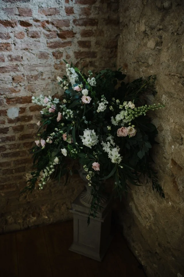 victoriana-floral-gallery-weddings-floral-urn-powerscourt-ireland.jpg