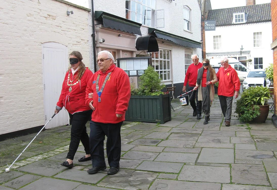 Navigating the flagstone passageway between the Swan PH and the Town Hall.