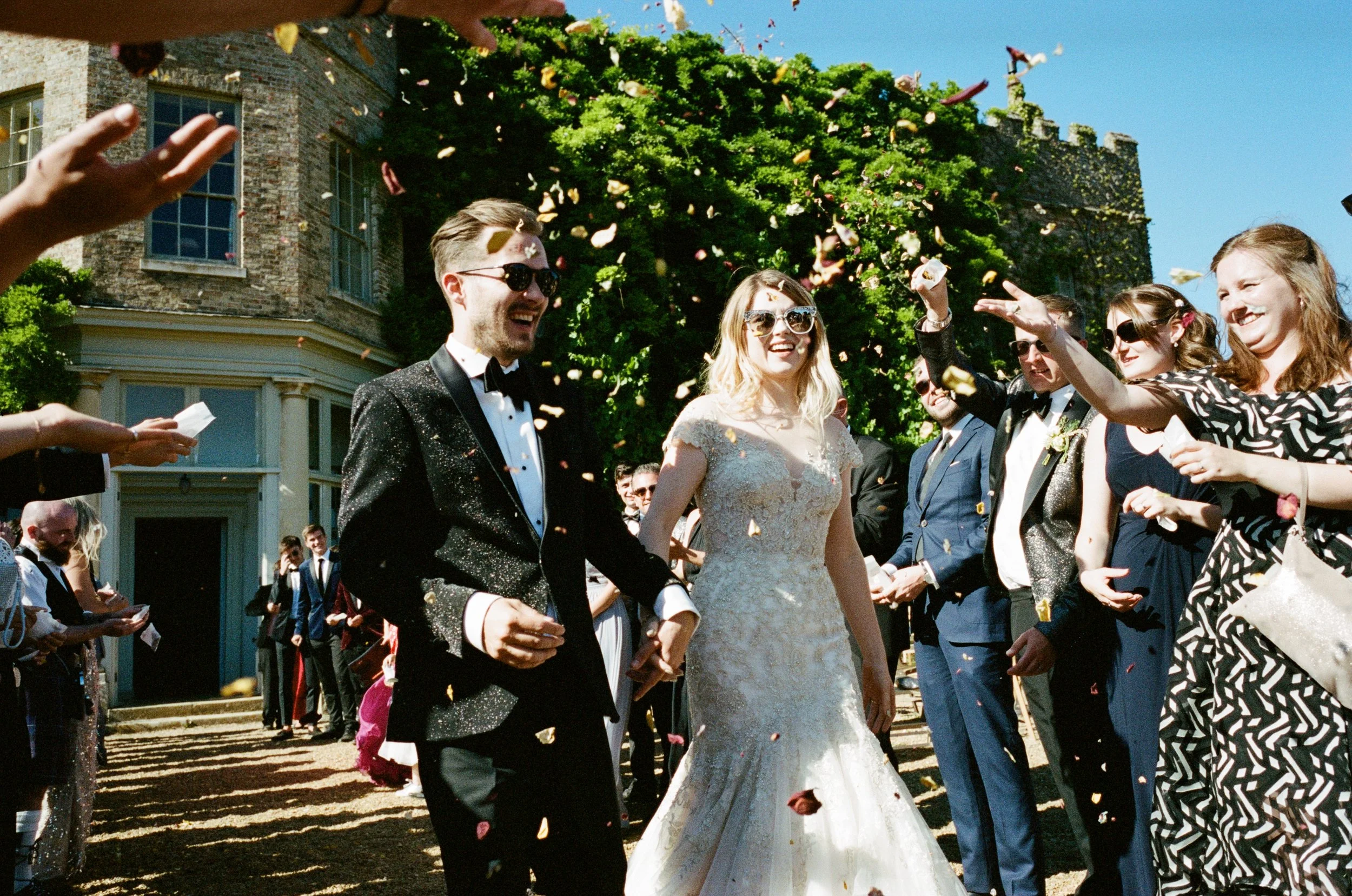 wedding-norfolk-countrywedding-bride-groom-confetti-wedding-photographer-londonwedding-weddingday-weddingdress