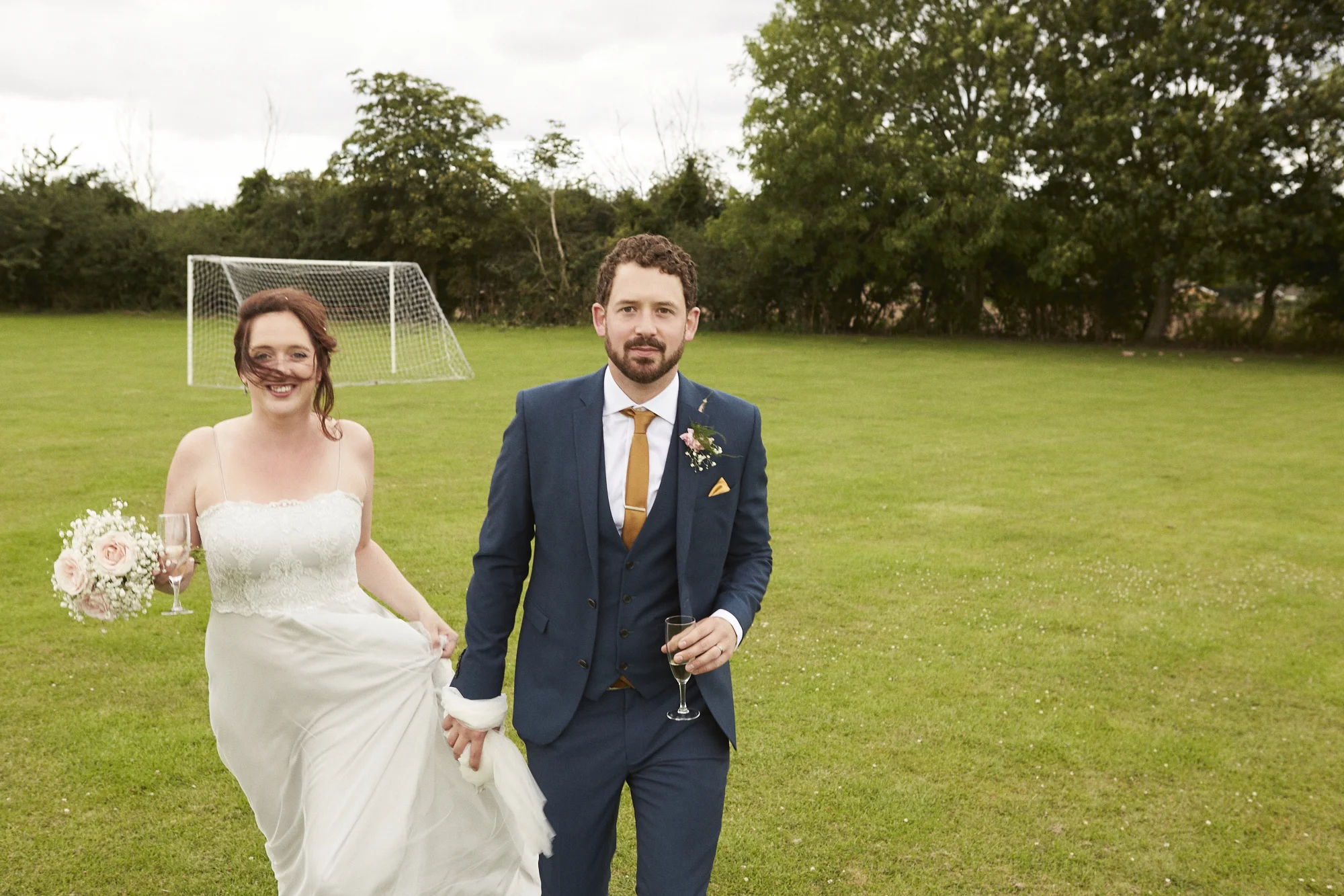 weddingphotographer-weddingphotography-longonweddingphotographer-bestweddingphoto-weddingphotos-bride-groom-weddingportrait-bridalportrait-weddingday-weddingdress