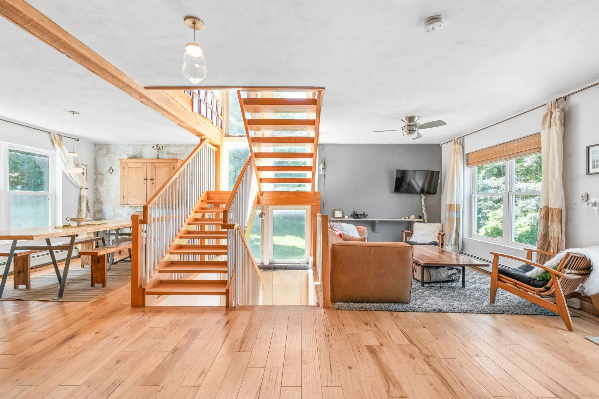 Lighting reveal at the farmhouse. Partnership between an Airbnb