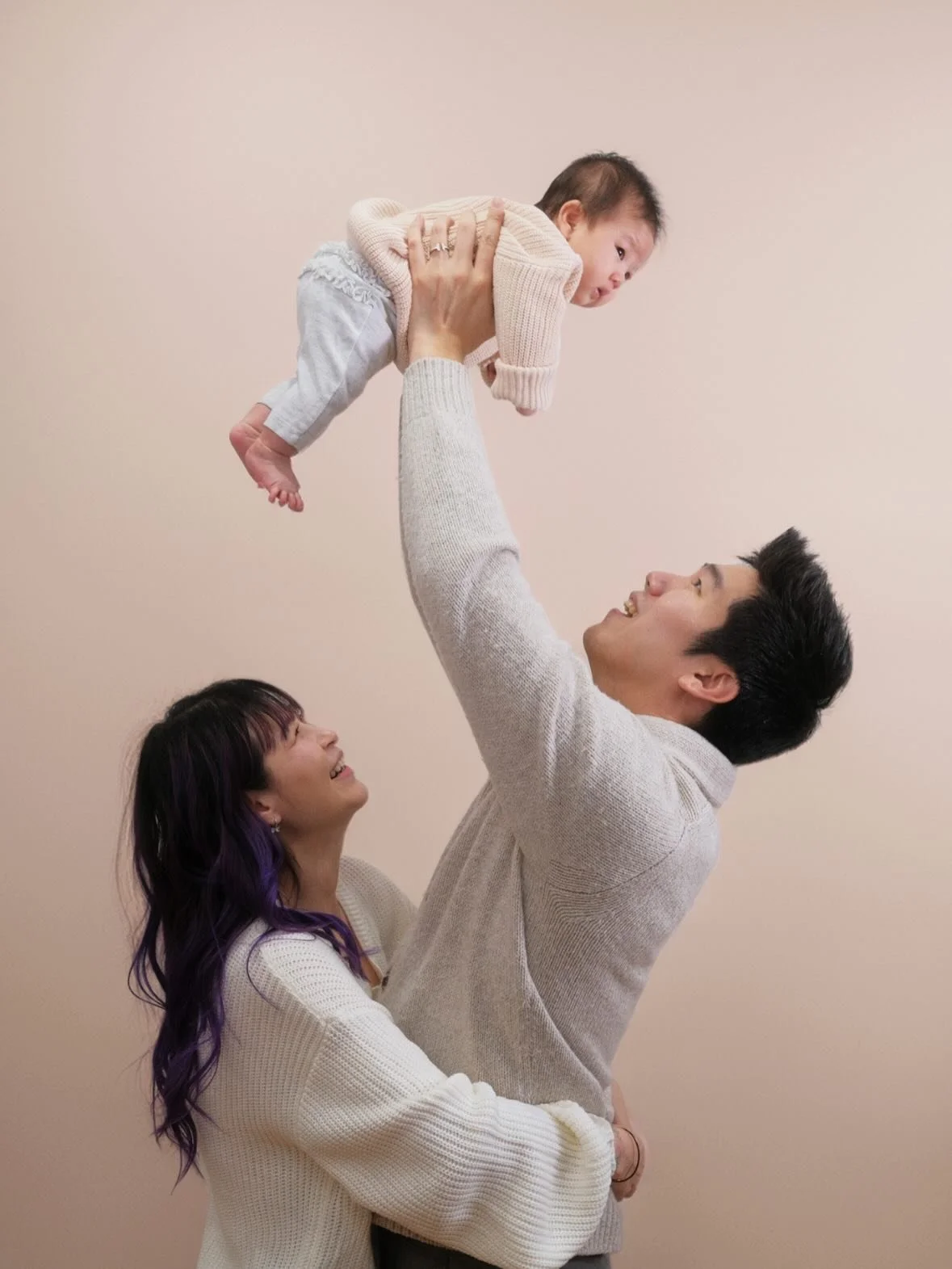 A little belated but we had a mini photoshoot at home for Faith&rsquo;s 100th day. 
Can&rsquo;t believe how fast time has gone.
Thank you Jesus for our family. 
We are so in Love 💛
