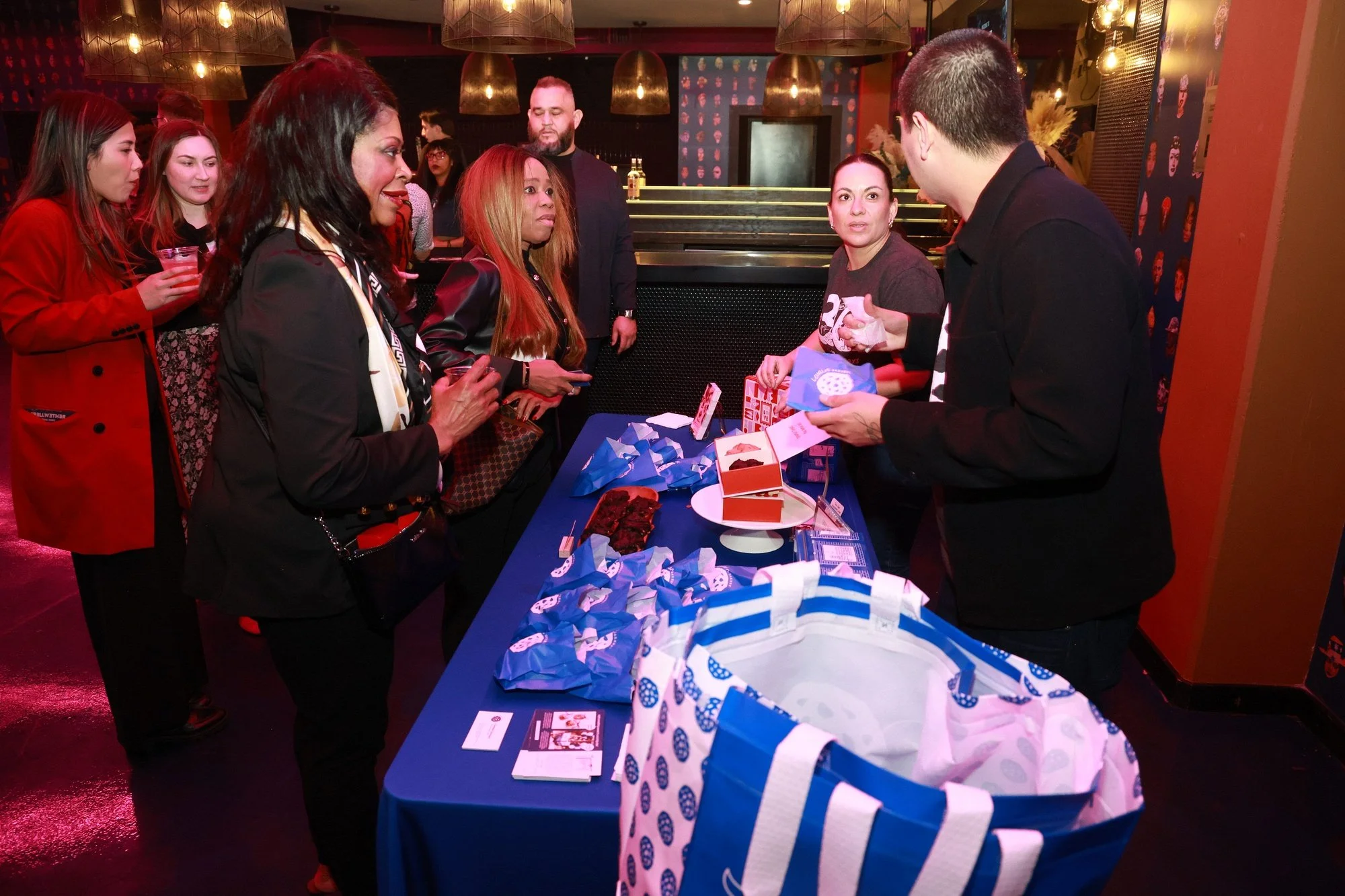 happyphotos 1350_std.jpg