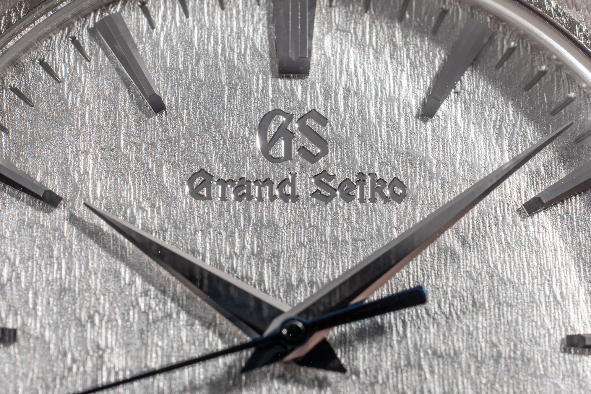 Grand_Seiko_9R02_Platinum_Spring_Drive_Detail.jpg