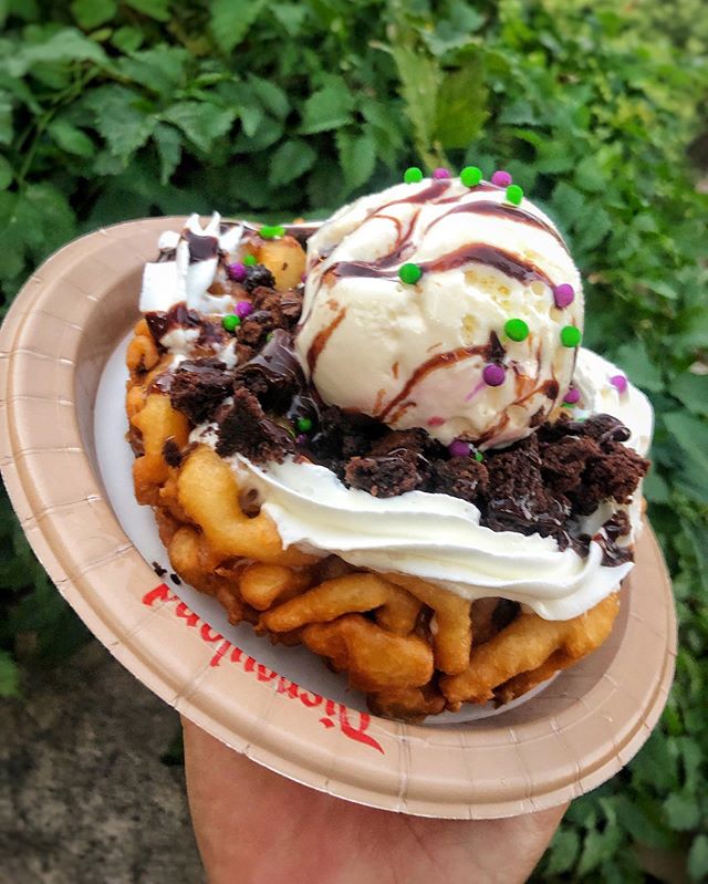 Finally got my hands on this DEAD-cadent brownie funnel cake! BOMB! IT&rsquo;S TO DIE FOR 🤤 🤤 this thing&rsquo;s got ice cream with raspberry accents, a brownie crumble, and chocolate pearls that make this thing pop! My body is ready for another on