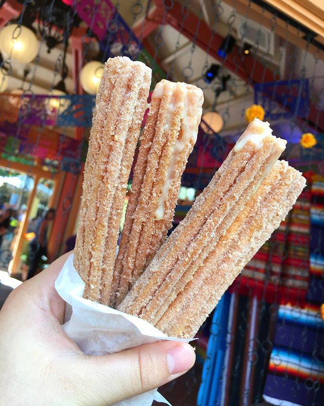 Horchata Churros?! 🤯🥳 Can two juggernauts of goodness be combined? 🤔 I LOVE horchata. Horchata provides me plenty of my essential vitamins and minerals and is one of the five food groups in my diet 🤤 This delicacy combines churro textures w h hor