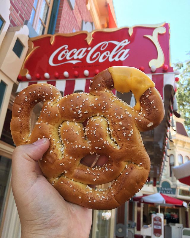 Knotty or nice? 😆 🥨 Either way, I think you really knead this pretzel in your life! 🙌🏻 🤔 This Mickey pretzel is for you to get you through the day ☺️ It&rsquo;s almost FRIDAY! I could really go for one of these right now! 😛😎 🤙🏻 _____________