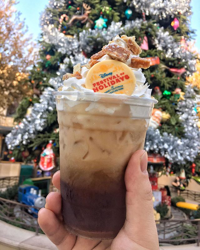 Churros and Coffee?? ☕️ Yes, please! This seasonal coffee from the Festival of Holidays is the cinnamon sugar kiss you'd get if your grandma were a barista! 👵🏻😘 Made with cold brew coffee, heavy whipping cream, and toffee&mdash;wow! this thing sma