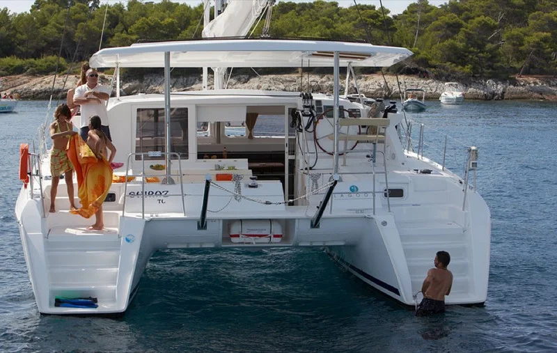 00006-lagoon420-sailboat-charter-greece.jpg