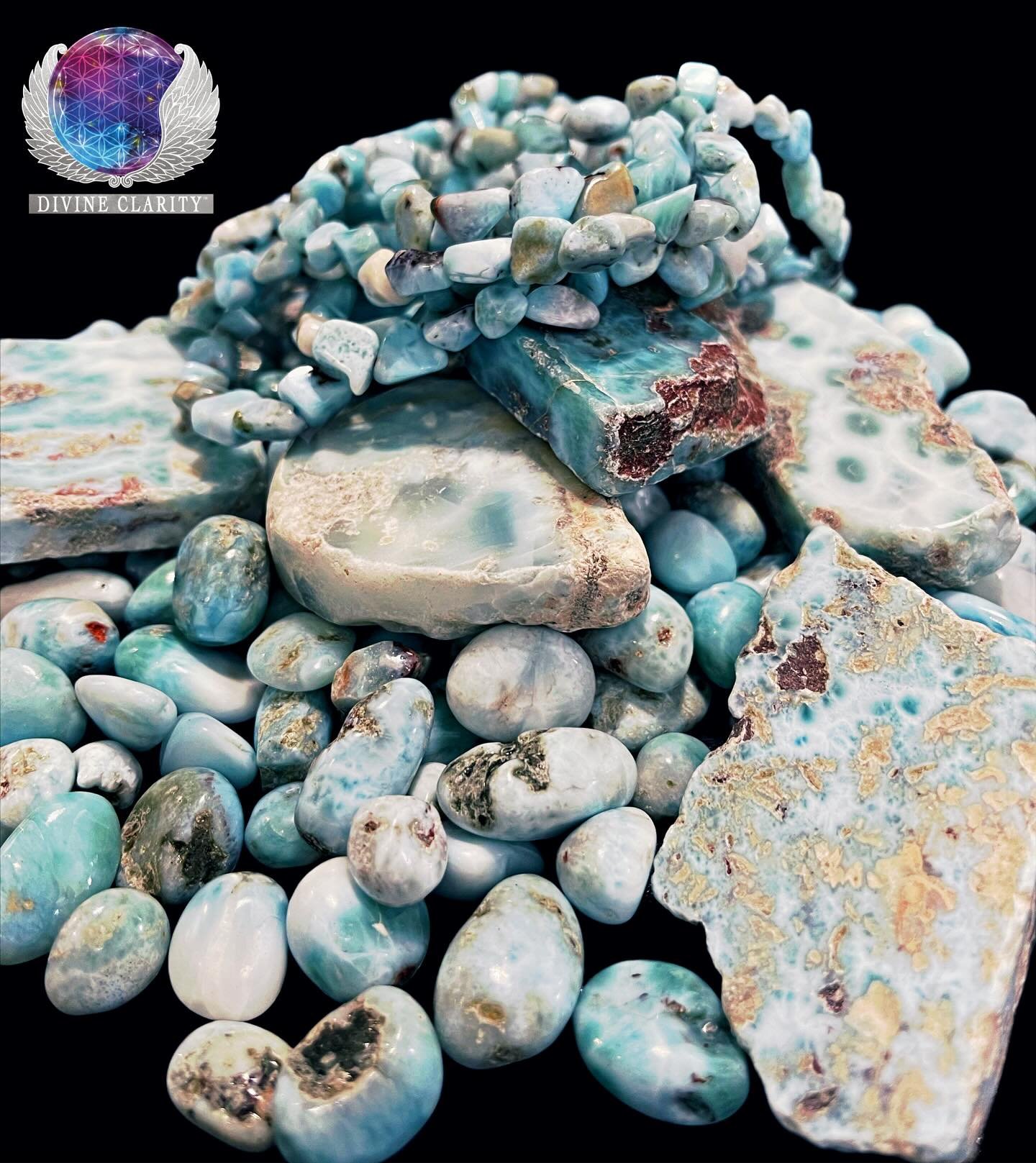 🩵CRYSTAL OF THE WEEK 🩵

This weeks Crystal of the week is Larimar ✨

Larimar is said to have various healing properties, such as calming the mind, and anxiety. 

As well, Larimar assists with physical healing, self love and compassion 🩵 

Properti