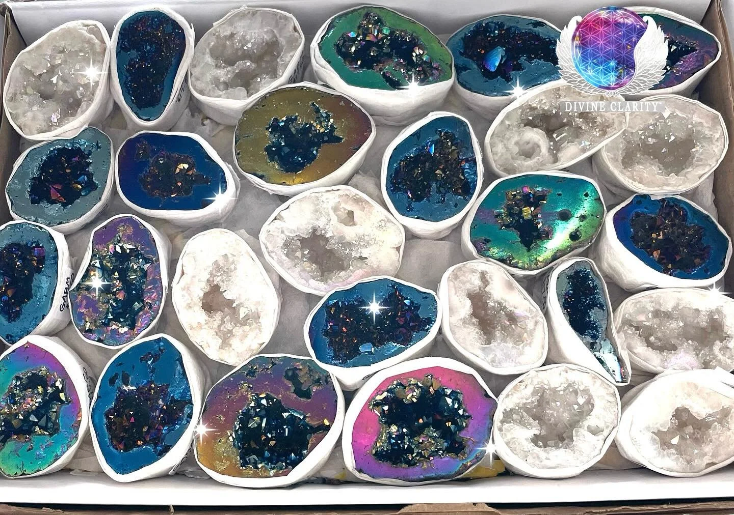 Did you know that keeping a geode in your space can help to attract positivity, dispel negative energy, and bring about peaceful feelings? 

🔮 We&rsquo;re open 10am - 5pm today! Come stop by our shop at 2071 Portage Avenue and check out all our new 