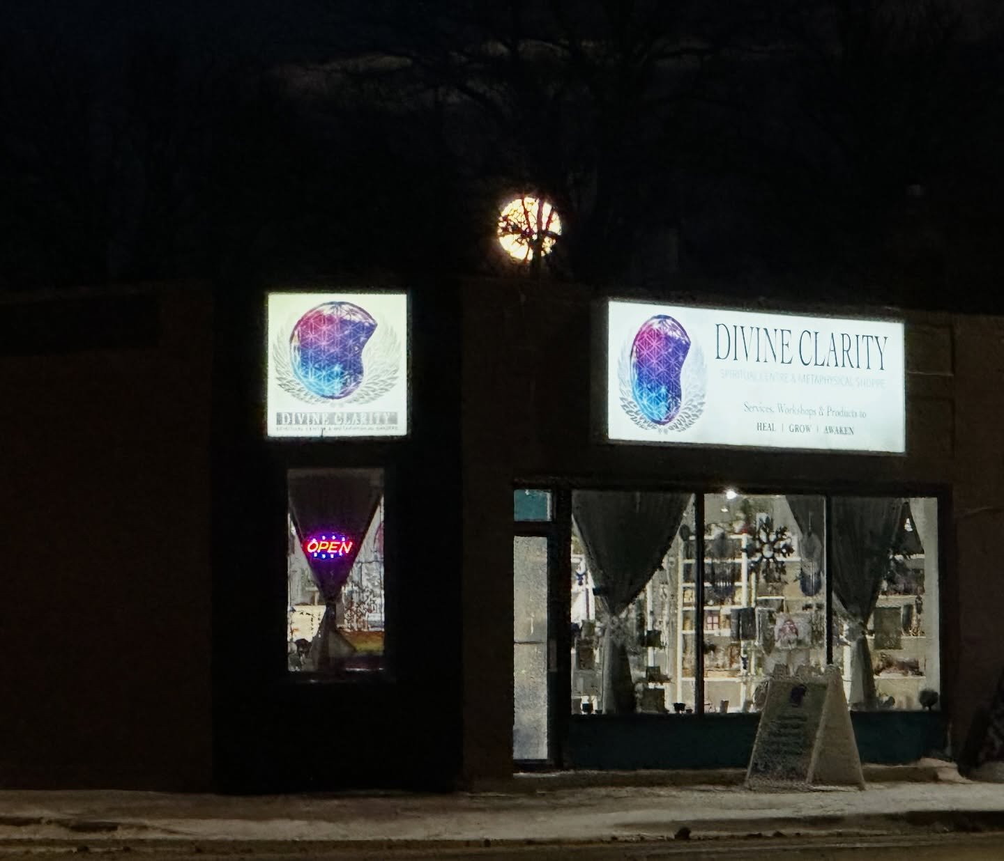 The full moon is shining bright over Divine Clarity tonight, and the energy feels incredible 🌕💫
We&rsquo;re open until 9 PM if you want to come by for some high-vibe shopping and moonlit magic.
2071 Portage Avenue, Winnipeg, MB
www.divineclarity.co