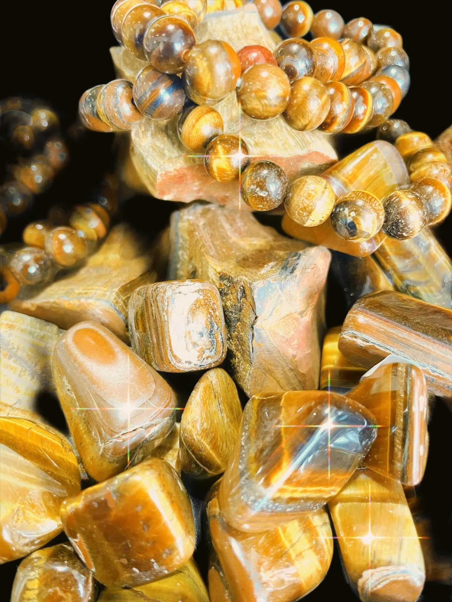 This weeks Crystal of the week is Gold Tigers Eye 💛🤎

Gold Tigers Eye is an amazing stone for protection, and confidence. This stone can create emotional balance and clarity and can assist in overcoming fear 🤎

Properties: Grounding, increases psy