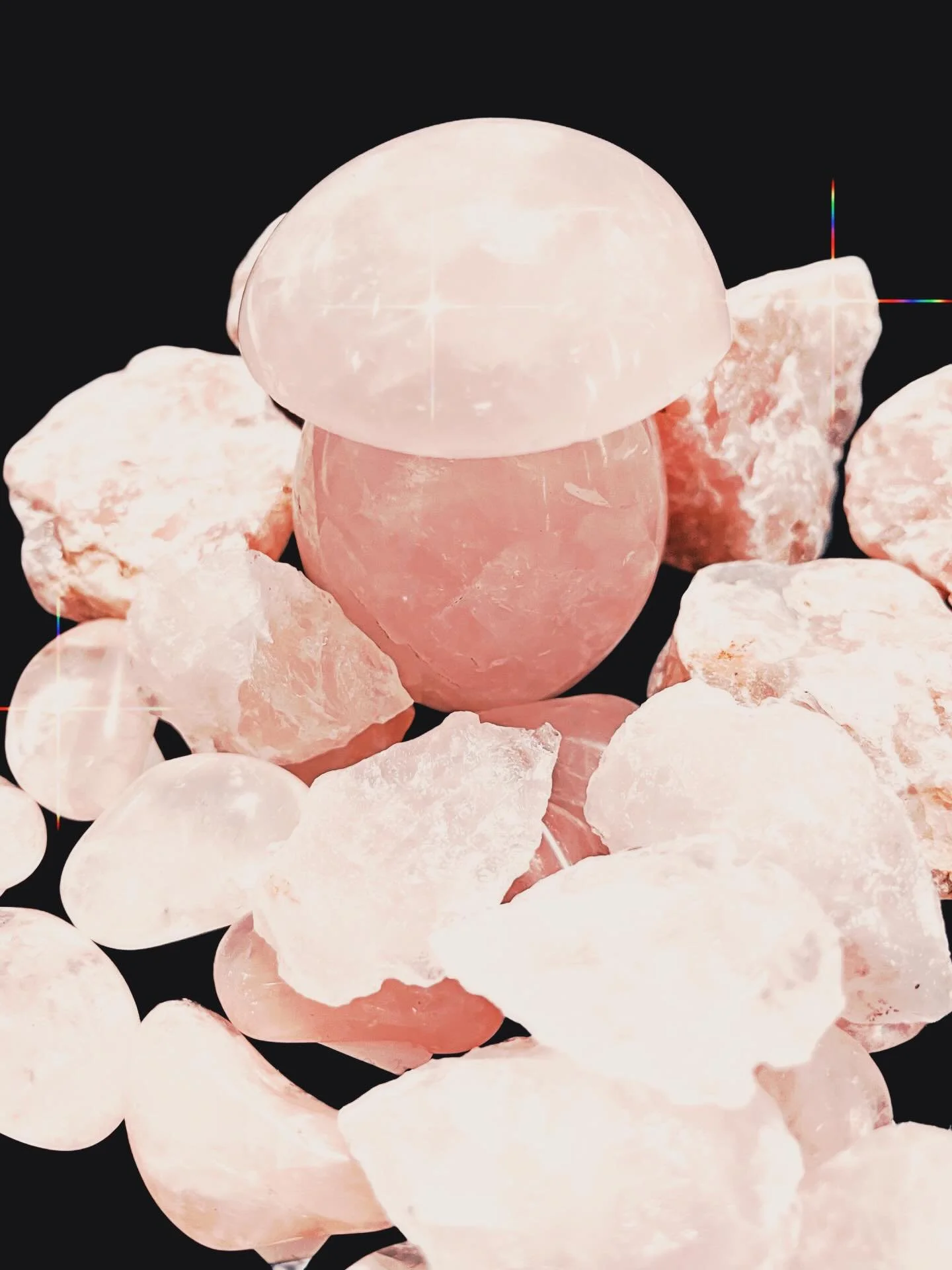 🩷CRYSTAL OF THE WEEK 🩷

This weeks Crystal of the week is Rose Quartz 💕

Rose Quartz is sometimes called the Stone of unconditional love. This crystal is known for promoting emotional healing and fostering self love 🤍

Properties: Romantic love, 