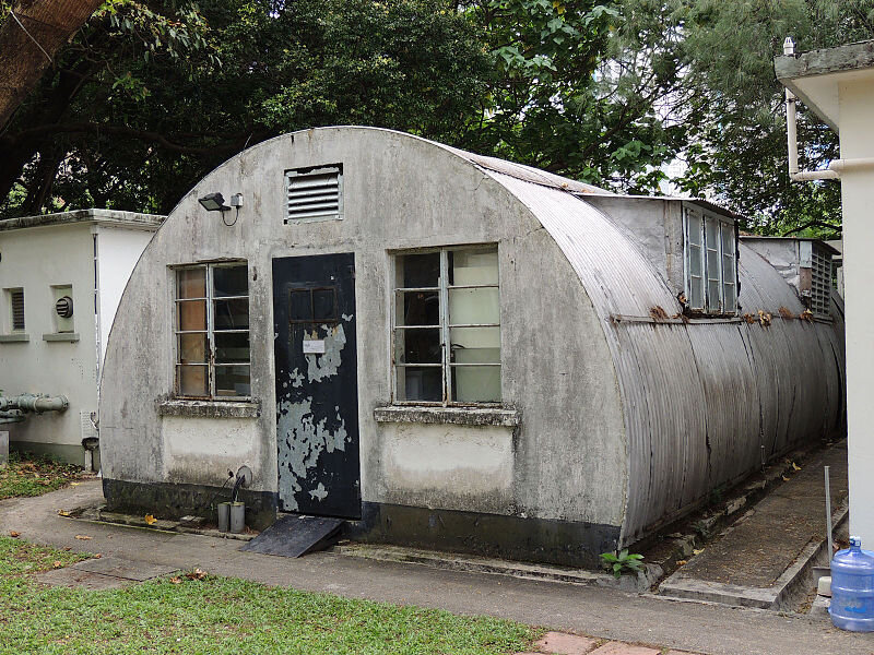 800px-Ex-Royal_Air_Force_Station_(Kai_Tak),_Officers'_Quarters_Compound_Quonset_hut.jpeg