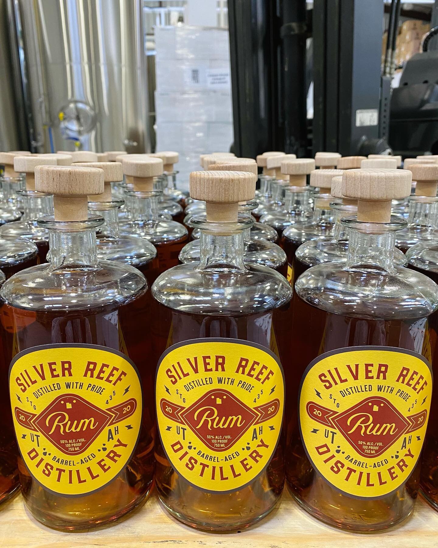 Refilling and restocking our barrel aged rum today 🥃

Have you tried our rum yet ?? 

#craftbeer #utahbeer #brewery #stgeorgebrewery #stgeorgeutah #utahbrewers #dixiestate #beerme #instabeer #redale #greatoutdoors #utahisrad #utahgram #beerlover #zi