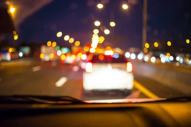 What Causes Glare at Night? Why Headlights Look Too Bright