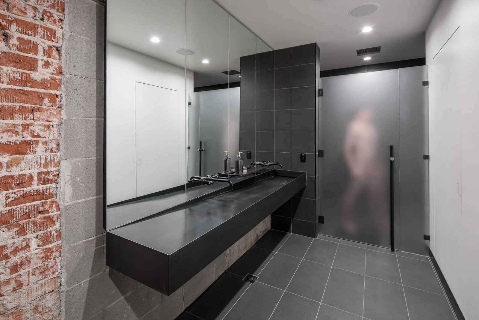 Architekton UEB © GREY SHED STUDIO