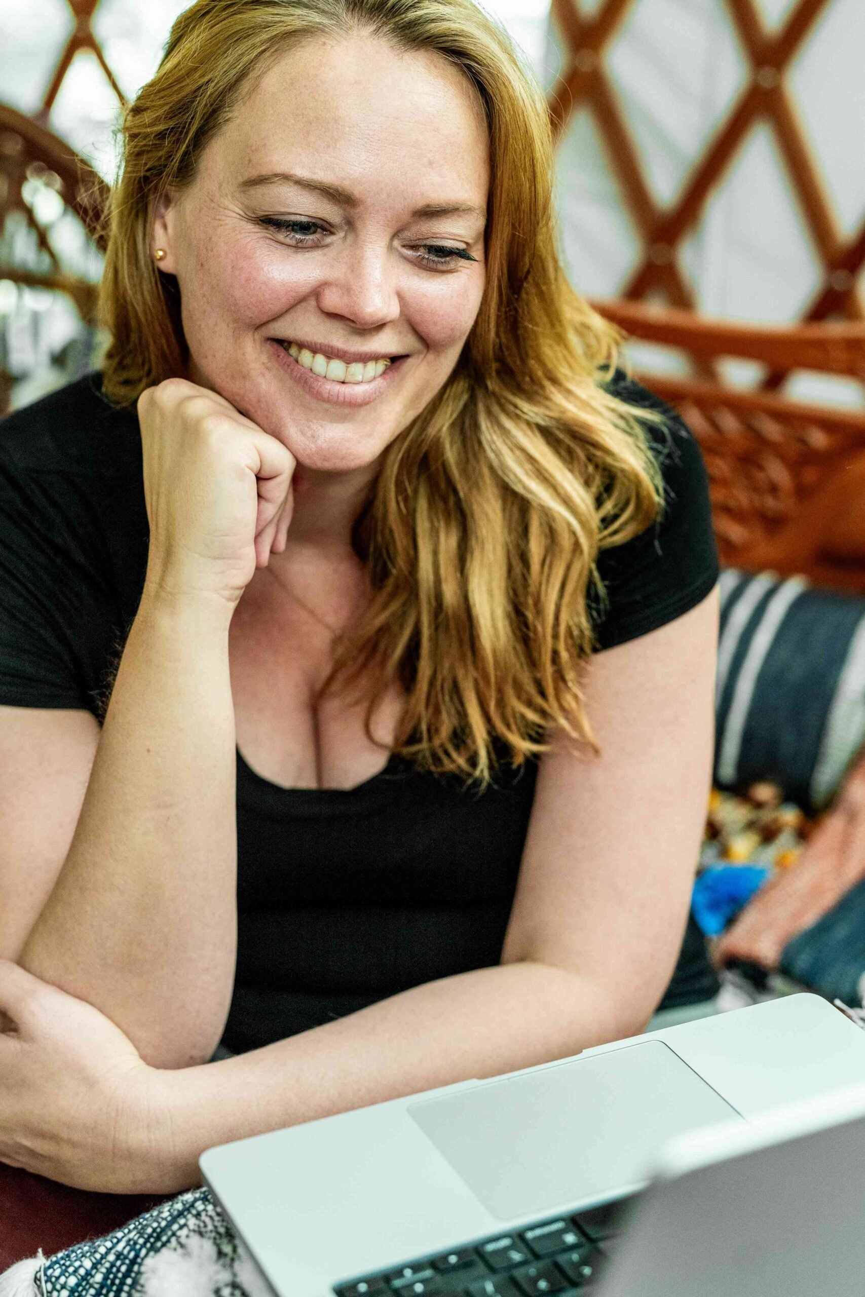 Eating disorder therapist Ashley Ellis-Eid specializes in therapy for body image, anxiety, perfectionism, depression, adjustments & life transitions.