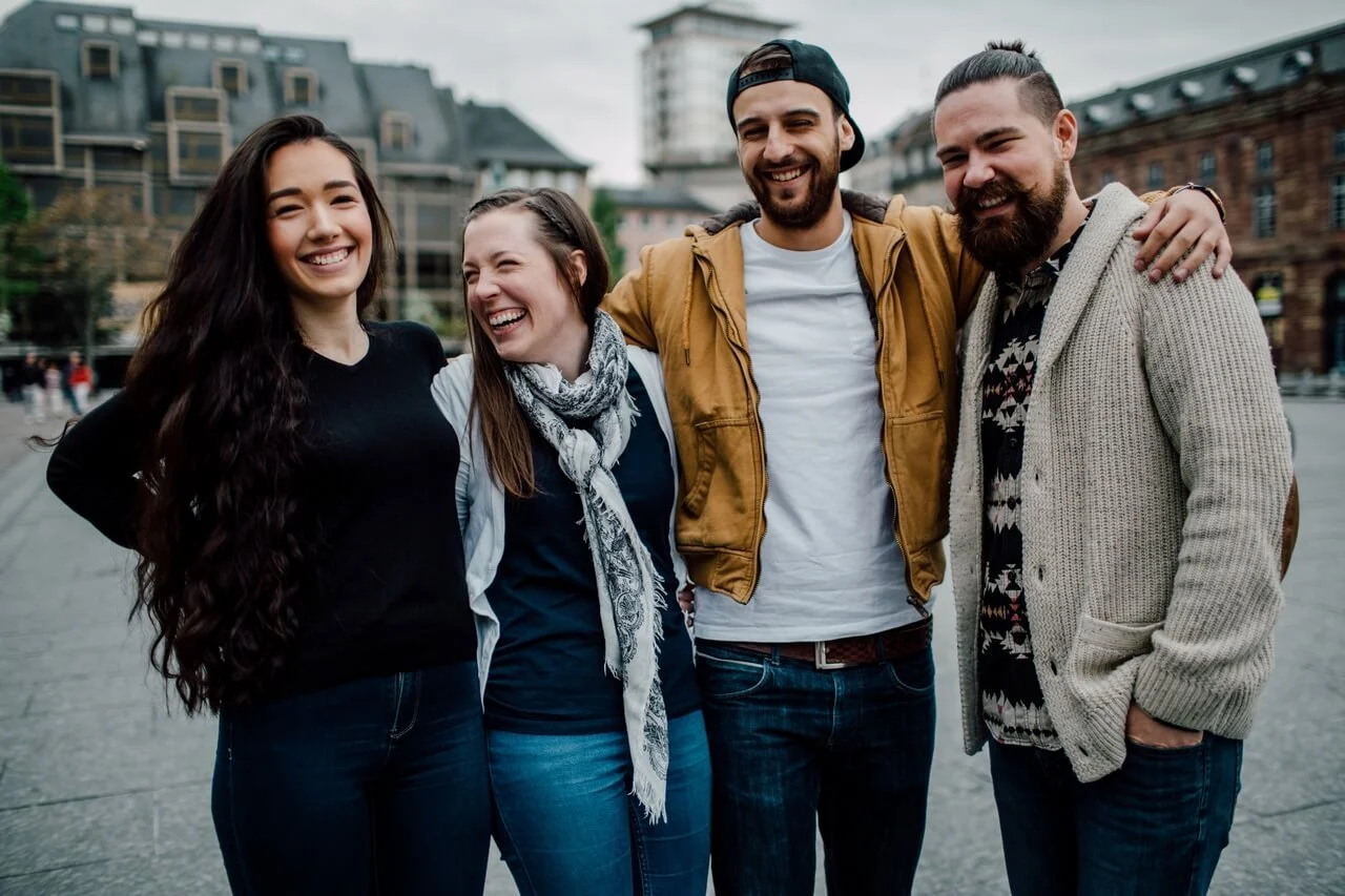 Group of friends laughing | therapy for self-esteem in California | signs of low self-esteem | managing perfectionism | self-esteem therapy | online therapy | Orange County 92806 | San Francisco 94188