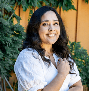 Courtney Fazli, individual and family therapist at Kindful Body supporting clients with disordered eating, anxiety, and body image concerns