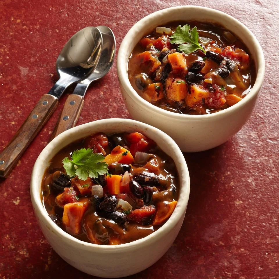 Get Ready for Fall with this Delicious Black Bean and Sweet Potato Chili! 