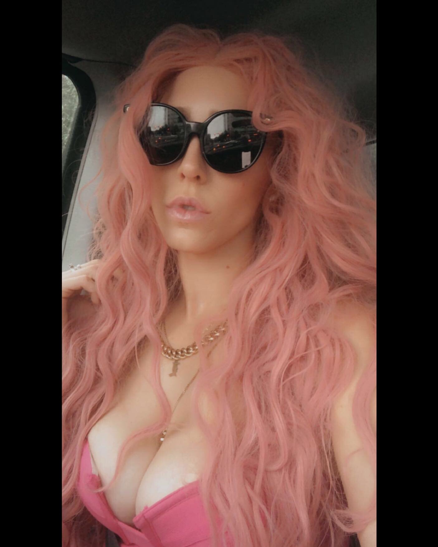 It&rsquo;s Ēl, from the woods&hellip; But you can just call me &ldquo;Ēl&rdquo; /L/ #allowmetoreintroducemyself 
🦄
Ēl meaning "goddess" or "deity".
Deity or goddess: "a being with powers greater than those of ordinary humans