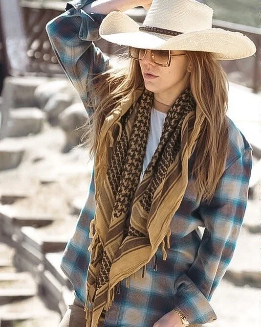 My #comfortzone &hellip; caught on camera in the middle of a windstorm in the #idaho country. I think it&rsquo;s time to get out of the city. Taking road trip suggestions!
📸
@jamilynn_maree