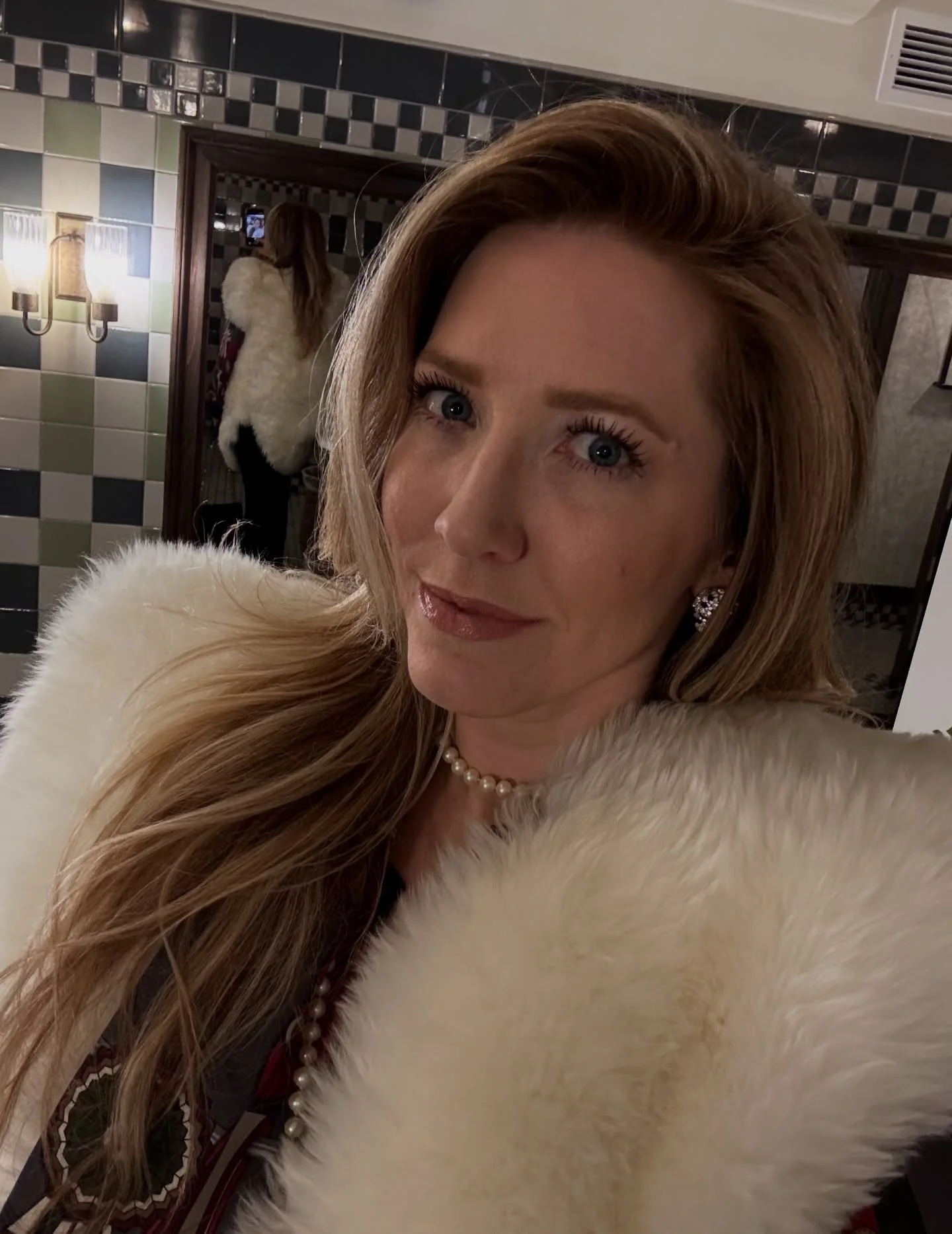 This new shearling piece is a vibe. 
🤍