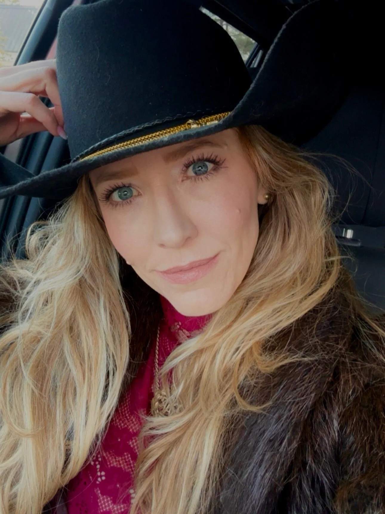 Apr&egrave;s-ski with a Bestie, in Park City at St.Re-gi(s), because Sundance Saturday is a thing of legac-ies&hellip; It was poetic, even if my poem isn&rsquo;t 😂
🏔️🚡⛷️👯&zwj;♀️
@stregisdv was a vibe ❣️