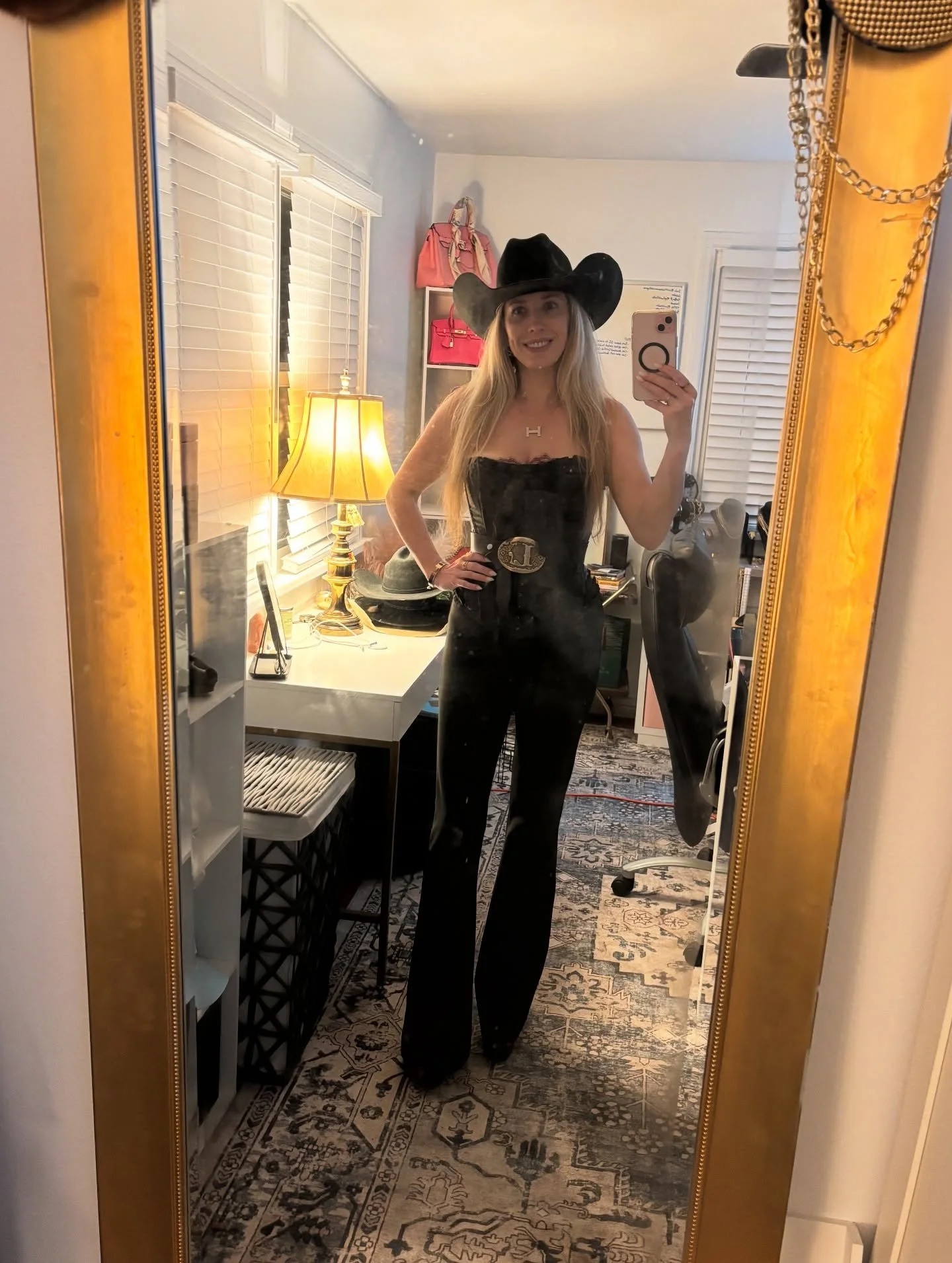 There are rodeo queens and then there are the queens at the rodeo👸🏼
&hellip; and then there&rsquo;s me in my new @meta glasses 🤓 
@caldwellnightrodeo this year was five stars as usual 
🤠
#idahoambassador #rodeo #meta