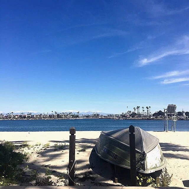 From snow to salt water in the very same week, there are more than a few things that make winter feel special in #LongBeach. .
Yesterday we were sweating in tank tops (TMI?!) and today I’m bundled on the couch trying to remember where I put my warmest beanie! 💂🏼‍♀️💂🏼‍♀️💂🏼‍♀️
.
#belmontshore #socalliving #sunandsea