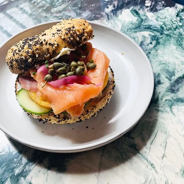 Throw back to when @vibeslongbeach was open for sit-down and I could ogle the plates of my lucky breakfast dates.🥰
.
#saturdaymood #eatlocal #visitlb #belmontshoreca #visitbelmontshore