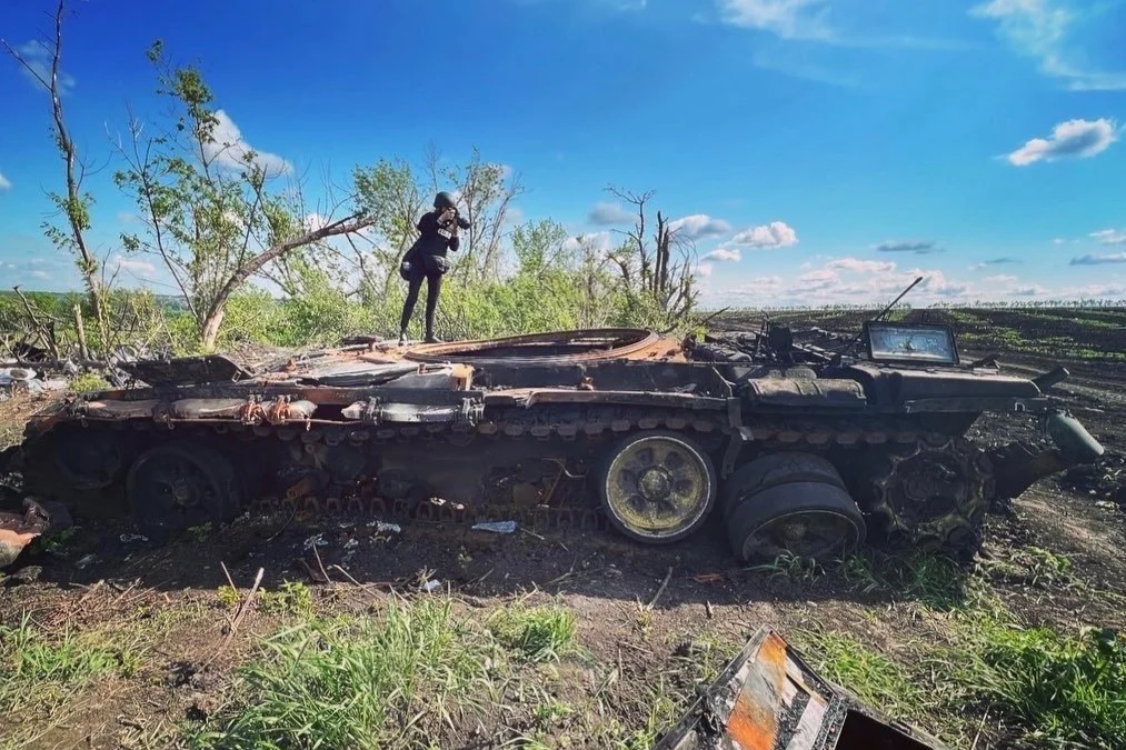 I'm photographing a destroyed Russian tank. Russia-Ukraine War