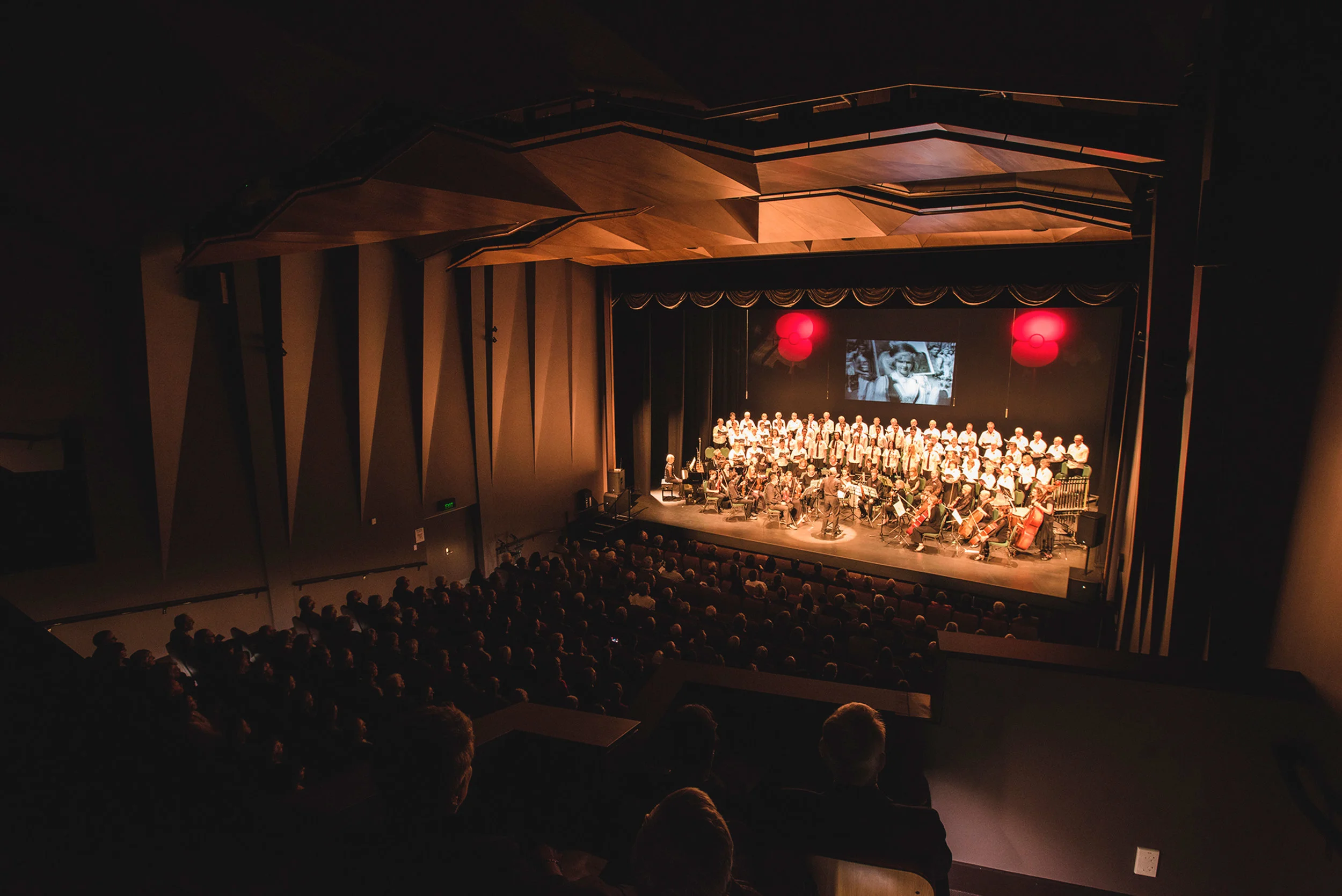 War-Memorial-Theatre_Auditorium-Interior-during-performance.jpg