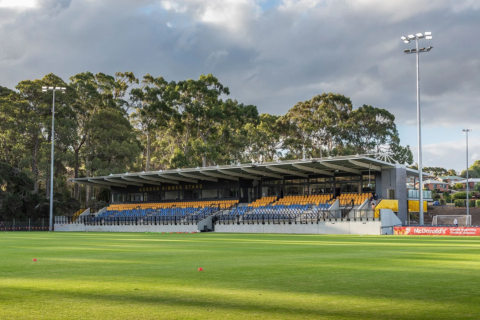 AKA-Architects_Tasmania_Valley-Road_Aaron-Jones_3935.jpg