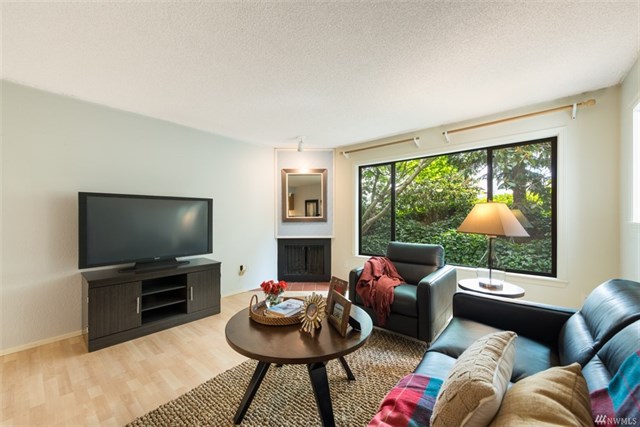 Buying: 1740 NE 86th St #102, Seattle | List Price: $219,950 | Sold Price: $264,750