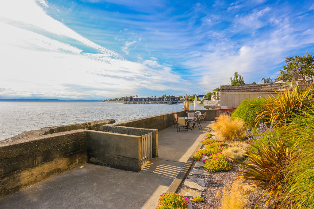 Listing: 4021 Beach Dr SW #401, Seattle | List Price: $600,000 | Sold Price: $600,000